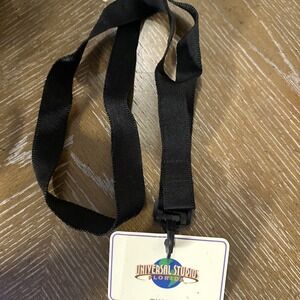 universal studies pin trader‎ lanyard
